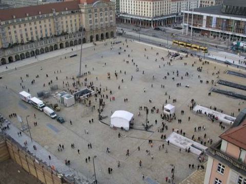 Altmarkt mitten in der Innenstadt Dresdens